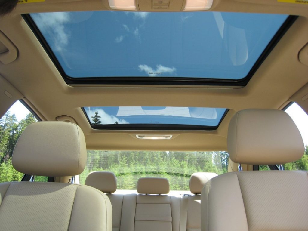 Cửa sổ trời trên xe hơi - liệu có cần thiết ?